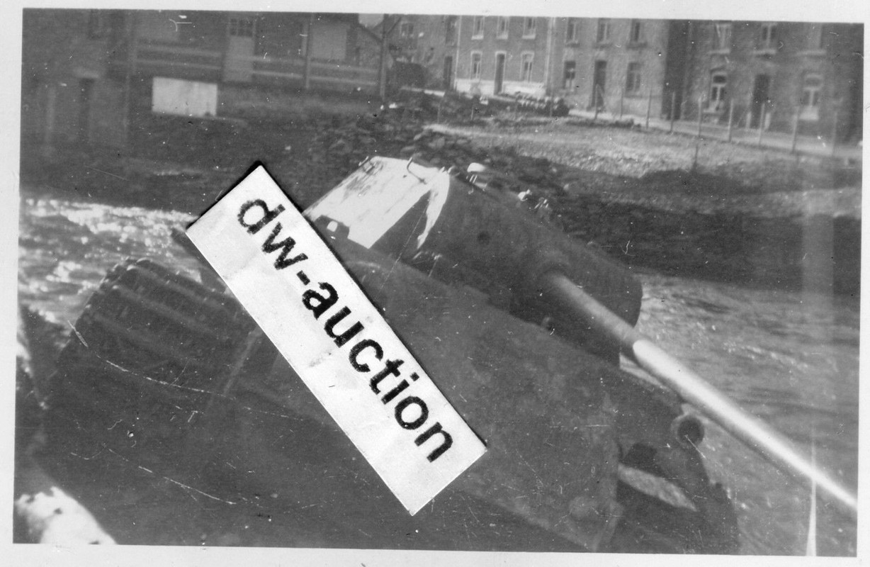 Ardennen Belgien 1944 , Panzer V Panther in Hauffalise (1)
