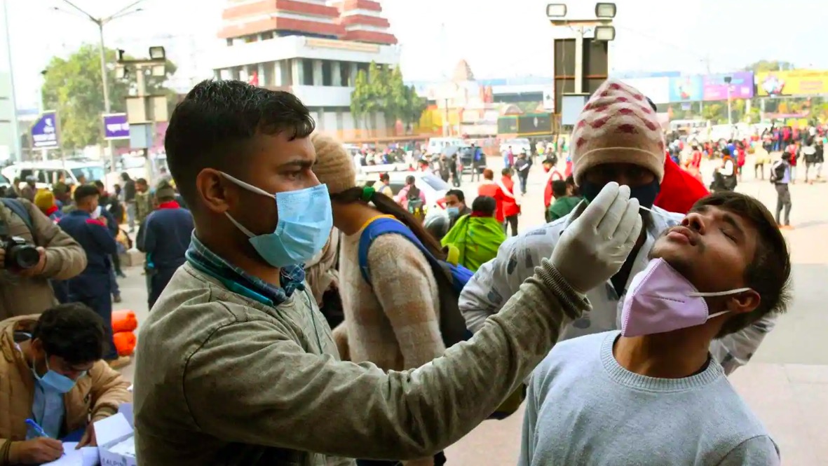 En India muertes por COVID-19 superan las 500 mil, expertos cuentan millones más