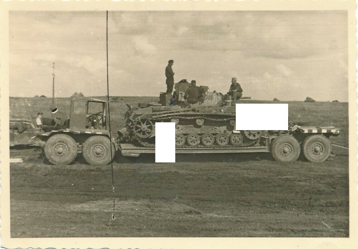Russland  Panzer III auf Bergeanhänger Instandsetzung