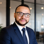 Fabian, fundador y asesor principal de Colserfin y CSF Axis, especialista en creditos con garantia hipotecaria en Bogota