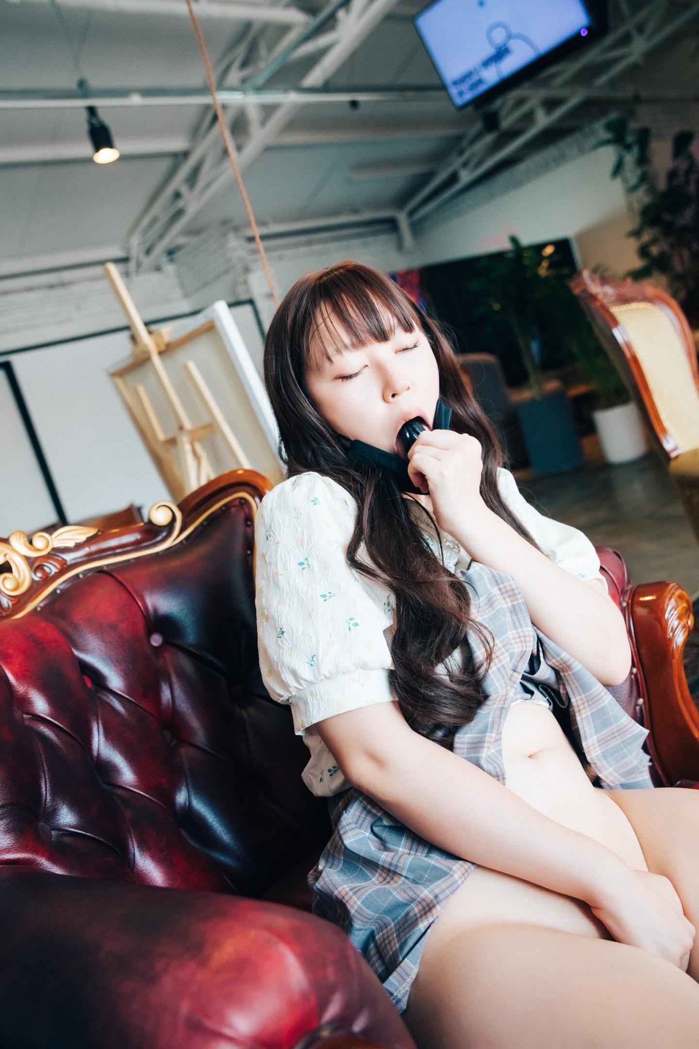 Mozzi (모찌) NO.017 [LOOZY] Pee dog play 75