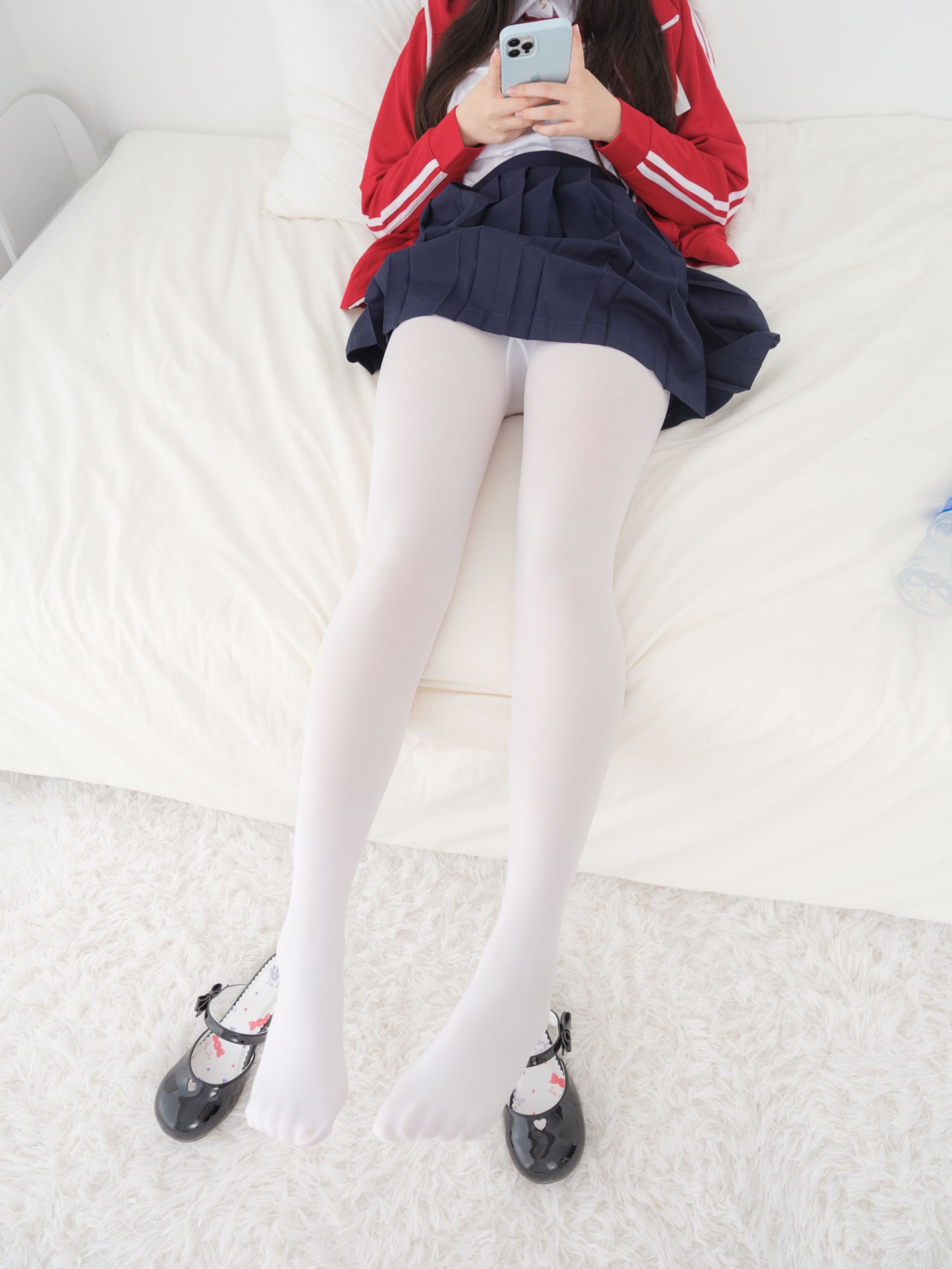 小恩写真《红白蓝校服》，床上的活力与清新白丝妹子插图3