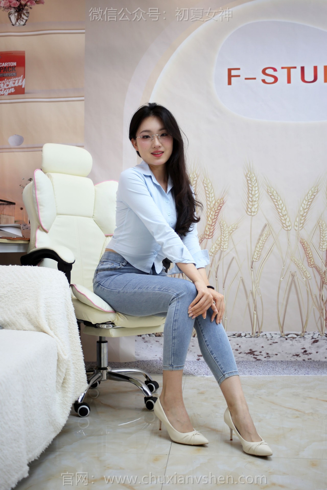 夏小小nude《初夏女神》写真，室内的，清新与优雅的双重享受插图6