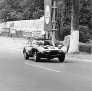 24 HEURES DU MANS YEAR BY YEAR PART ONE 1923-1969 - Page 49 60lm05-Jaguar-D-Type-Ron-Flockhart-Bruce-Halford-10