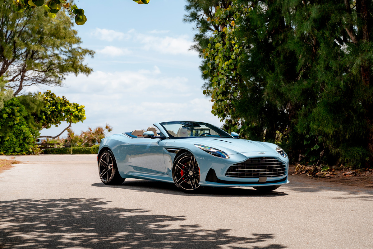 Aston Martin DB12 Volante - Palm Beach Edition 14