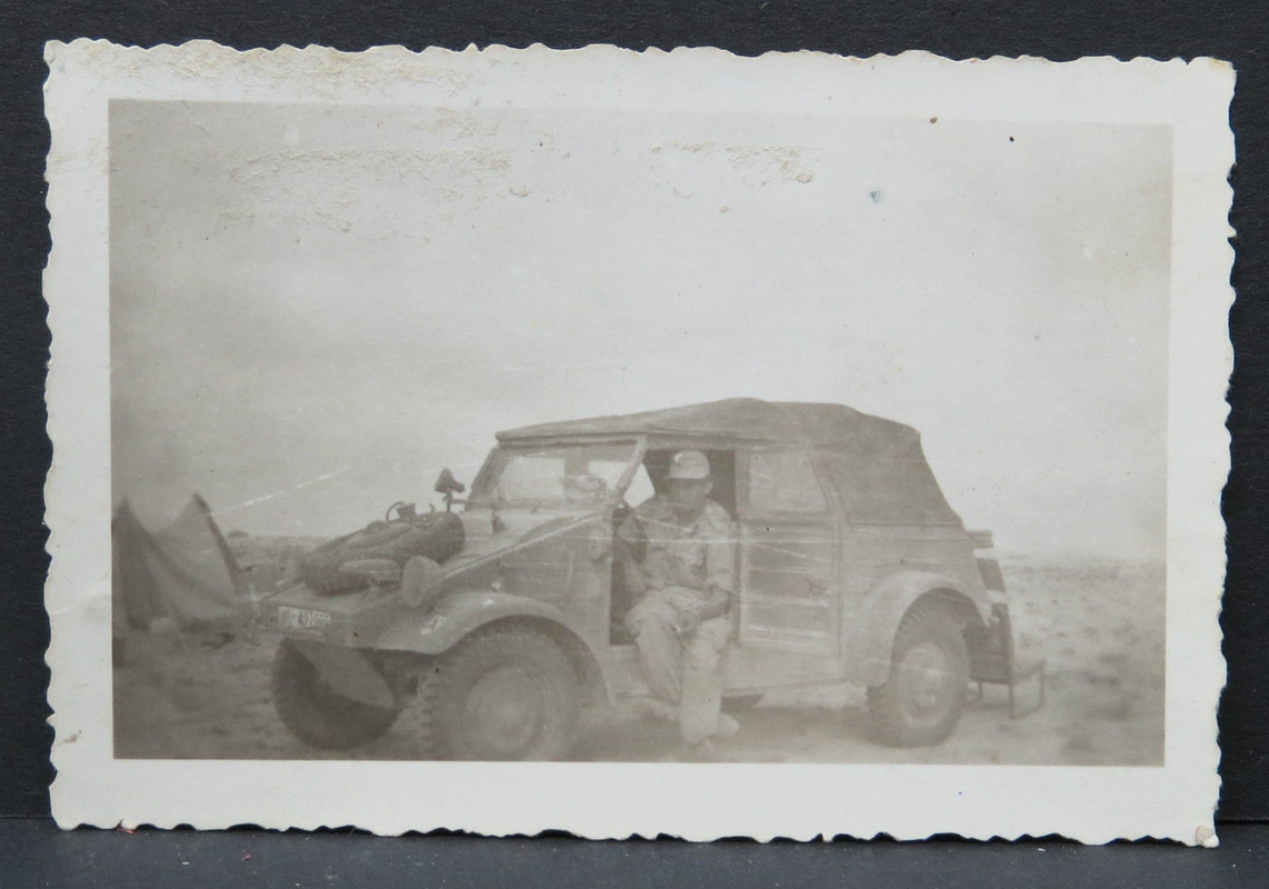 Soldat im Kübelwagen -