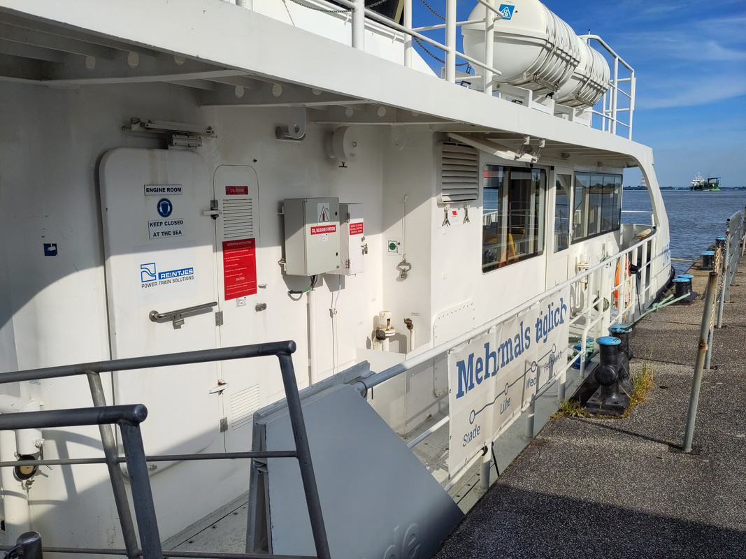 56B476D3-0469-4B93-B704-8681265888F3