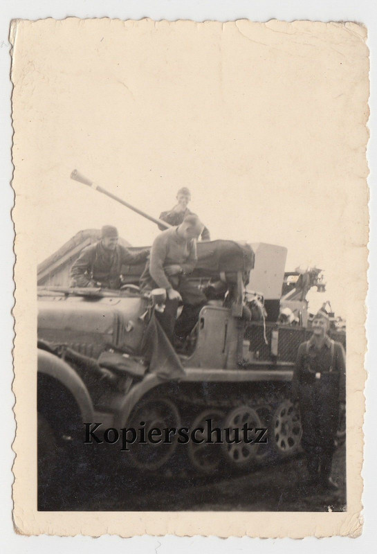 Foto Luftwaffe Halbkette mit Flak Geschütz Sd.kf