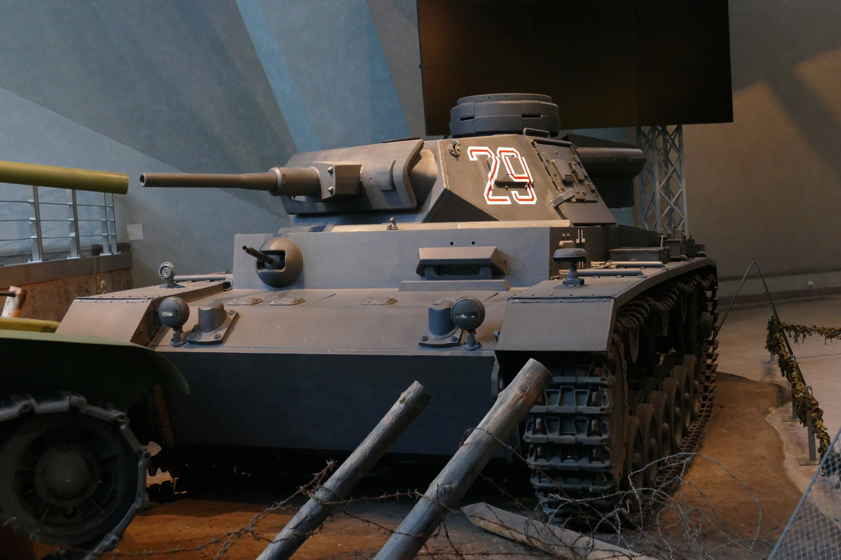 Chars et blindes dans les musees-divers - Page 25 Pz-III-Ausf-J