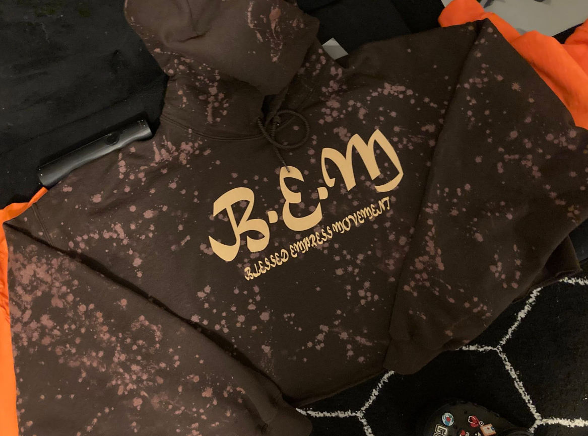Custom sweatshirt drop 06