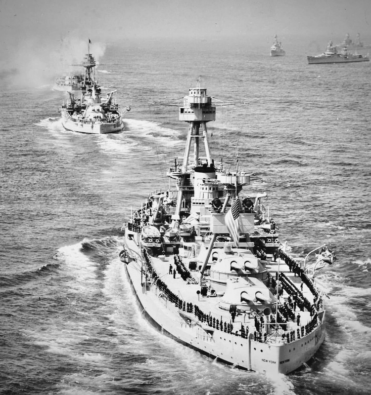 USS-New-York-BB-34-en-primer-plano-y-el-USS-Texas-BB-35-detr-s.jpg