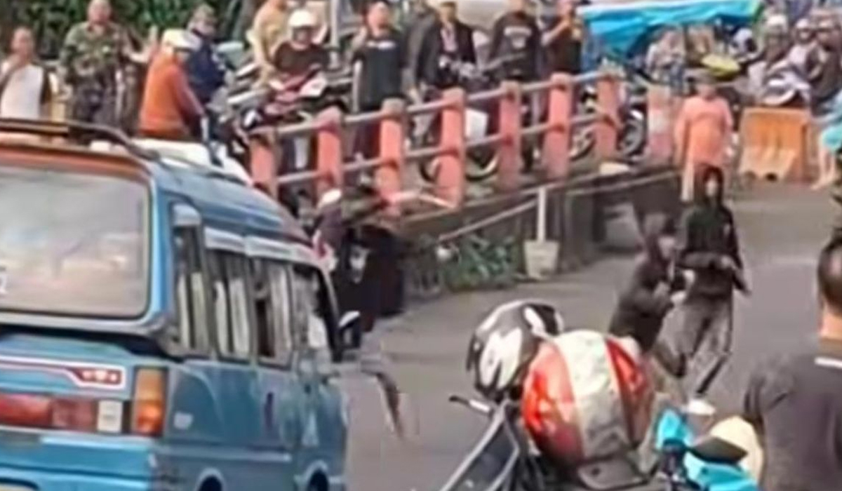Tawuran Brutal Gegerkan Manado! Pasar Karombasan Jadi Arena Bentrok!