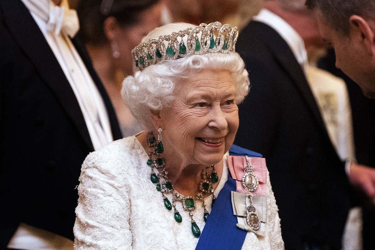 La reina Isabel será enterrada con joyas millonarias 