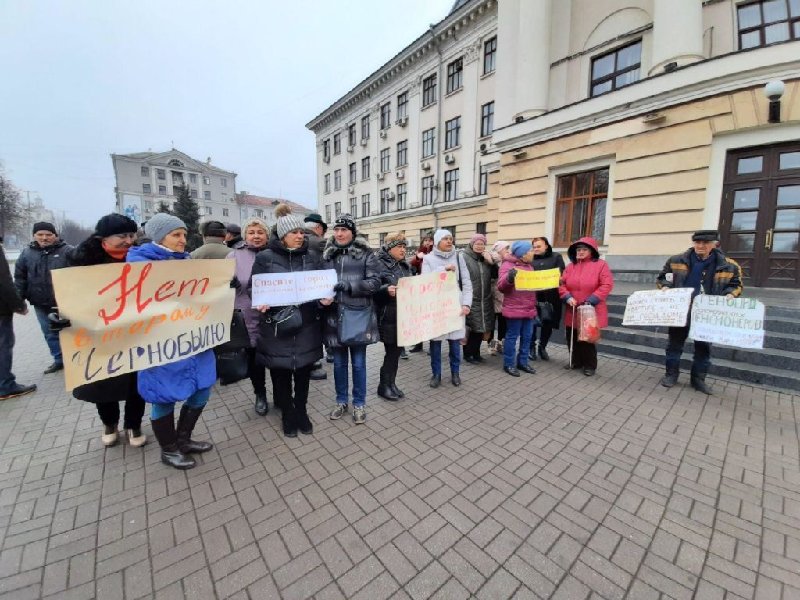 Митинг работников. Кремнийполимер Запорожье. Запорожское госпредприятие Кремнийполимер. Запорожье мэрия новости.