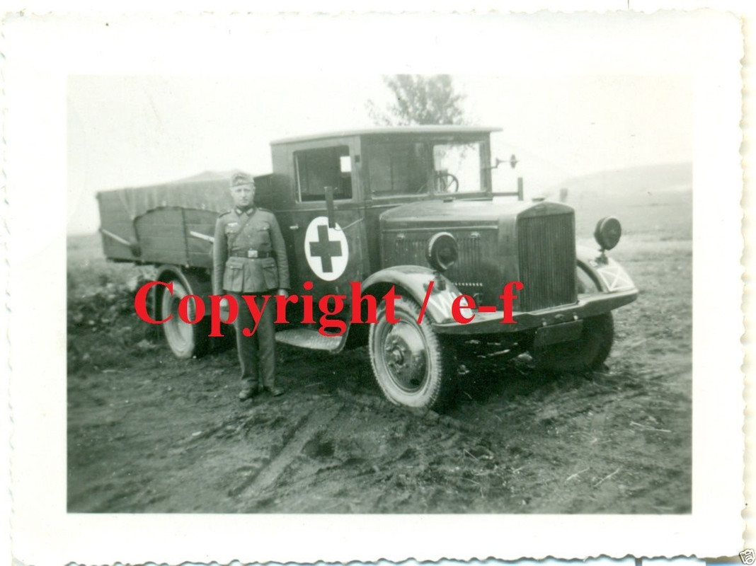 SANITÄTS-WAGEN - ROT-KREUZ