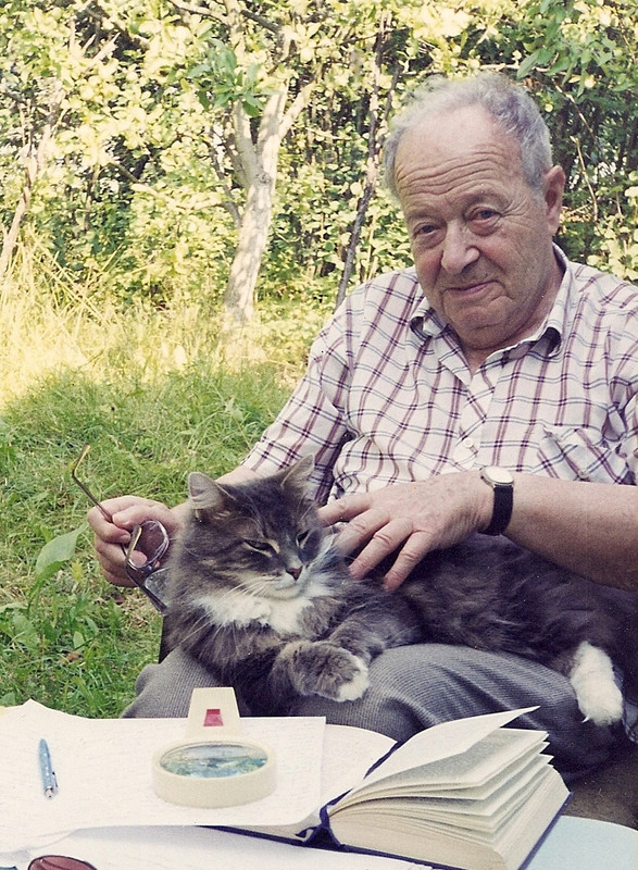 Lubarsky-Jacob-near-his-country-house-1990s-2