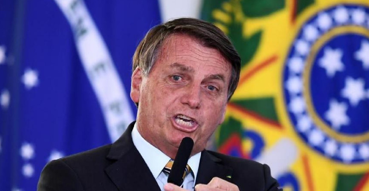 Jair Bolsonaro arreme y se burla del lenguaje inclusivo 