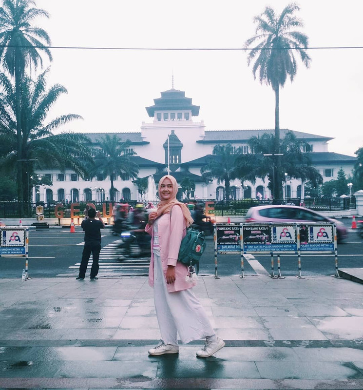 Lapangan Gasibu dan Gedung Sate