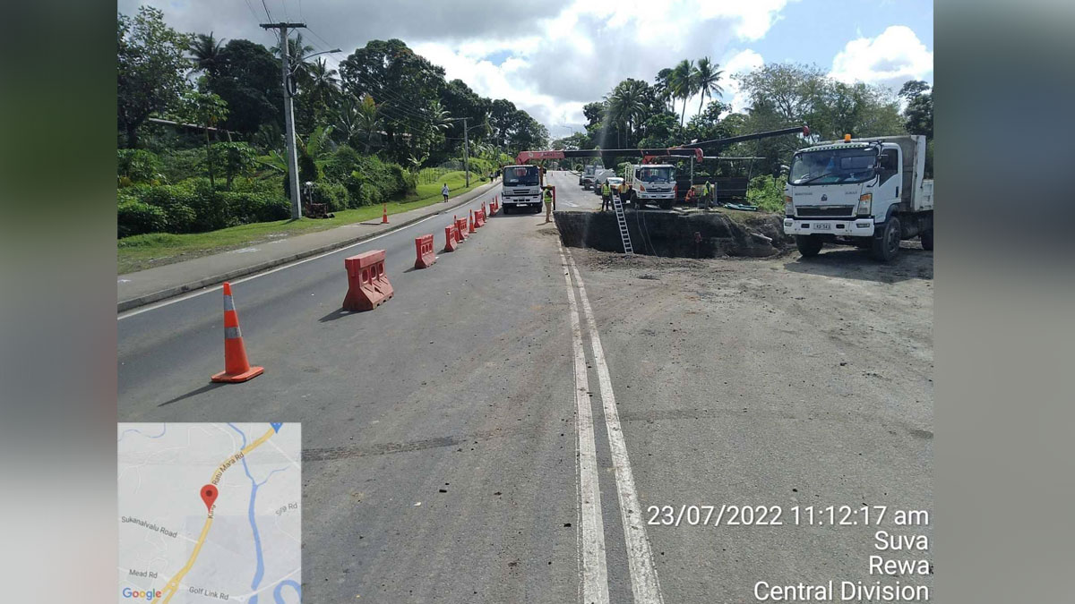 Ratu-Mara-hole-in-road-sm