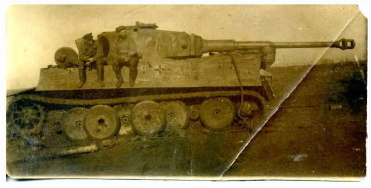 Первый подбитый 17 танковой бригадой, немецкий танк Тигр.