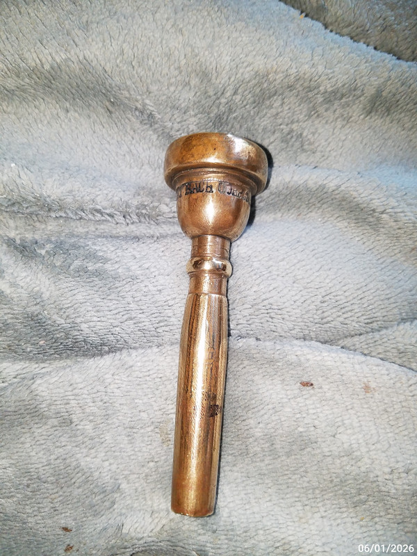 ITEM 1 Bach New York trumpet early 10 5C gold plated mpc (2)