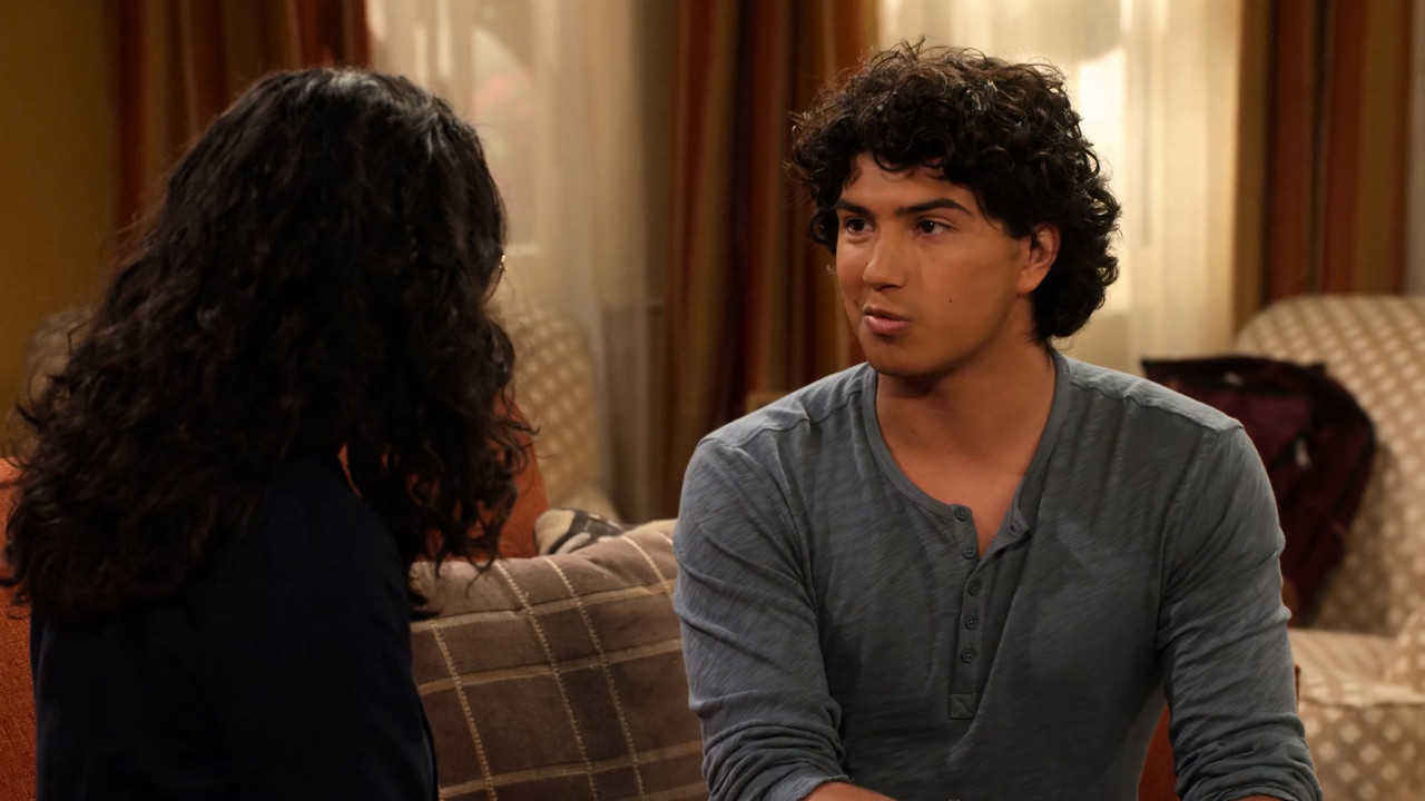 Ashley Garcia - Genius in Love (2020) S01E01 Breath Mint (1080p NF Webrip x265 10bit EAC3 5.1 - HxD)