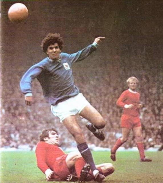 [Image: Peter-Cormack-Forest-v-Liverpool-1970.jpg]