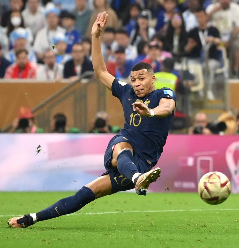 Kylian Mbappé logró empatar contra Argentina con dos goles