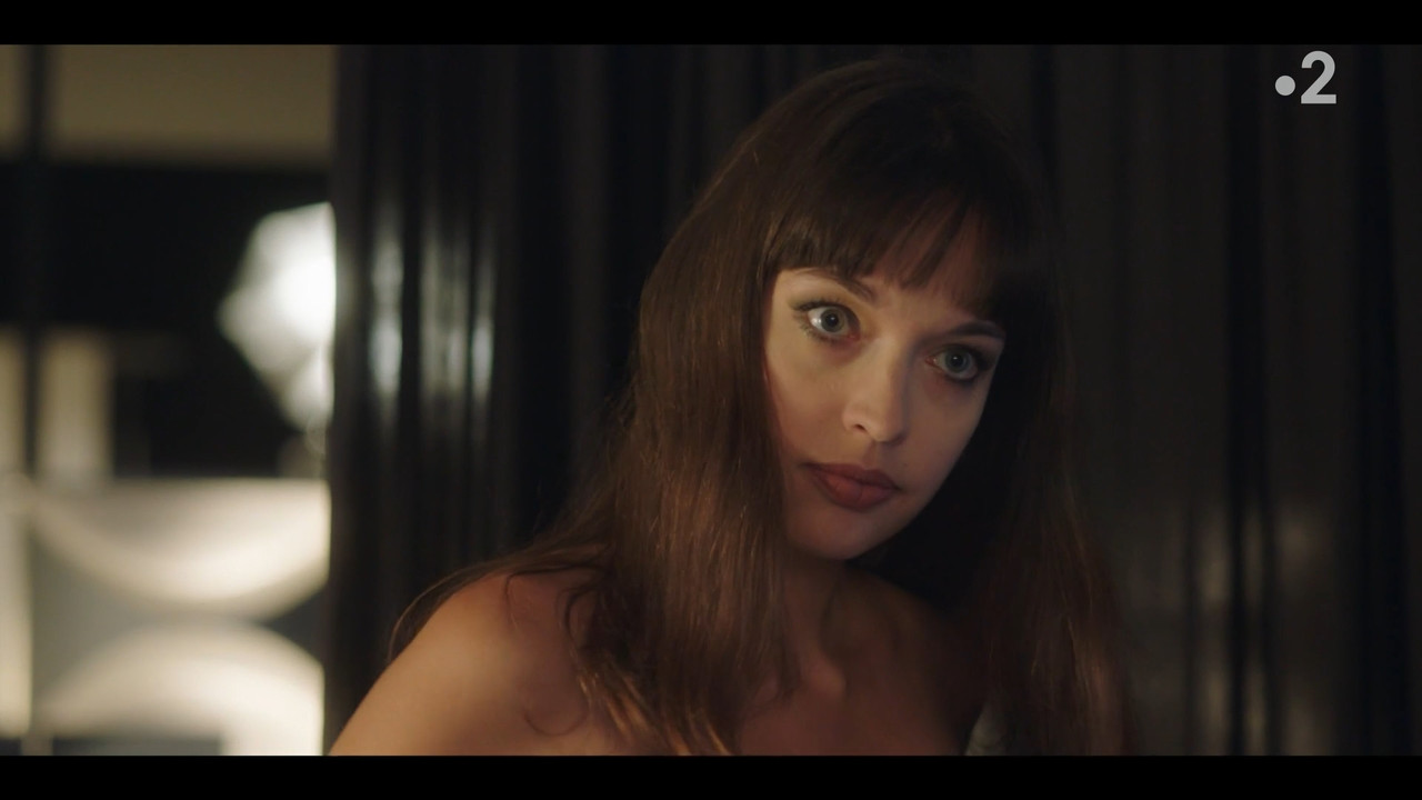2022-05-13_21_10_Fr2_Les-petits-meurtres-d-Agatha-Christie-70-s_3x2_La-chambre-noire.mp4_snapshot_35