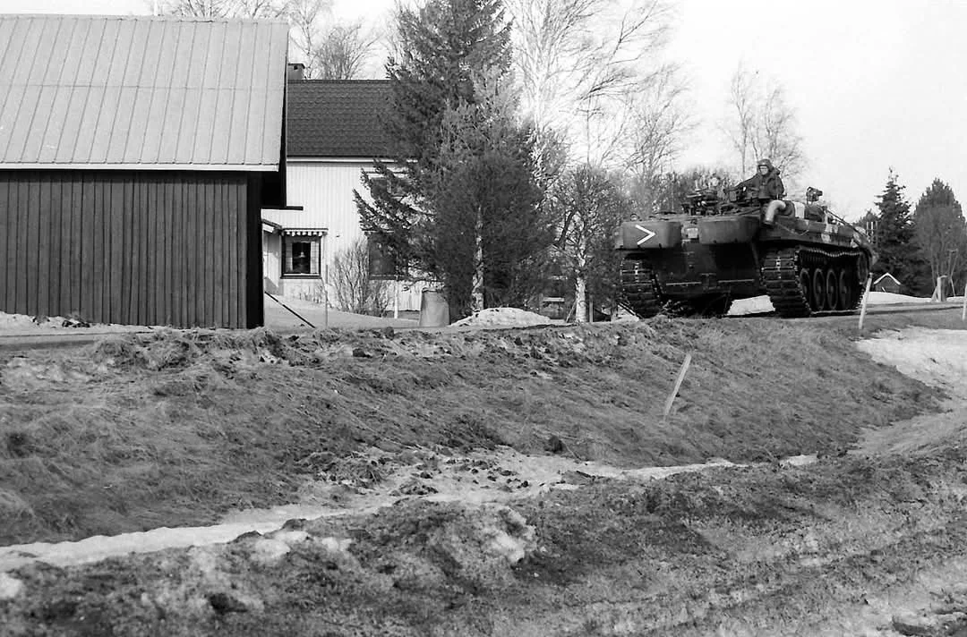 swedish-strv-103-v0-euvjvdgpo3ie1.webp