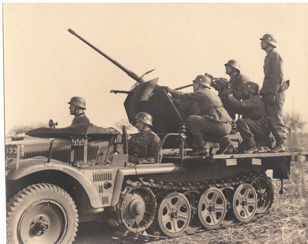 1942 Soldaten am Geschütz Ketten Fahrzeug