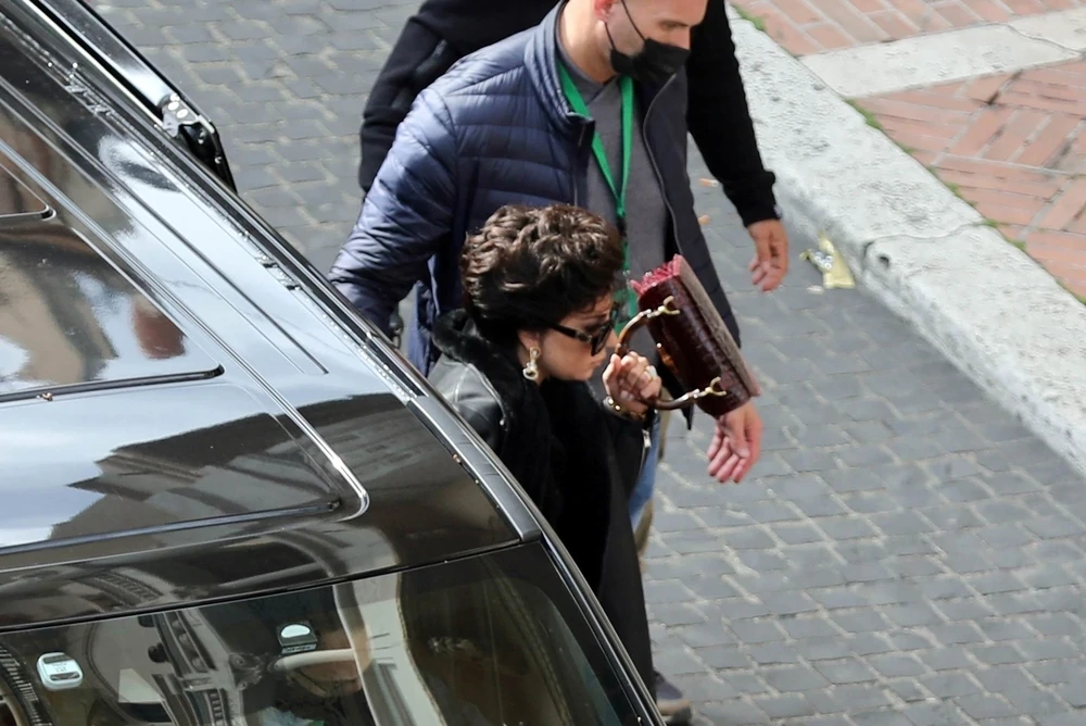 4-17-21-Arriving-on-the-set-of-House-of-