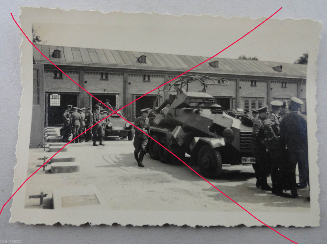 Foto um 1935 Panzerspähwagen eingeroffen bei A.A
