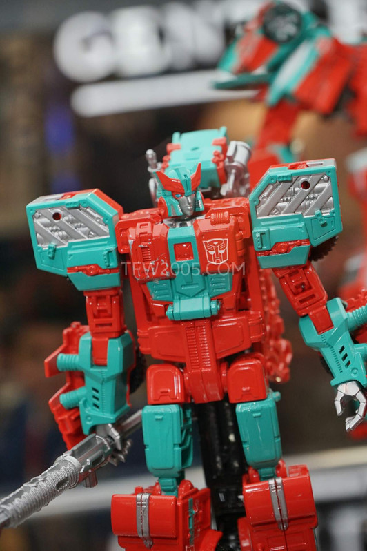 SDCC2015-Hasbro-Case-Transformers-Combiner-Wars-