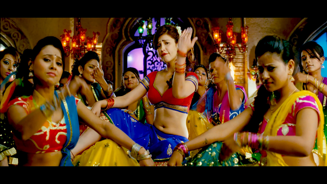 Shruti Haasan From Yevadu Hot Song 4K.mp4_snapshot_02.07.398
