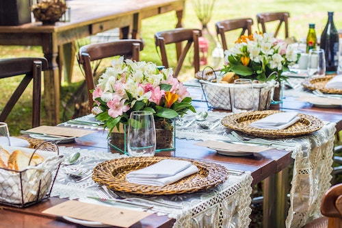 Outdoor Brunch Table Setting Tips