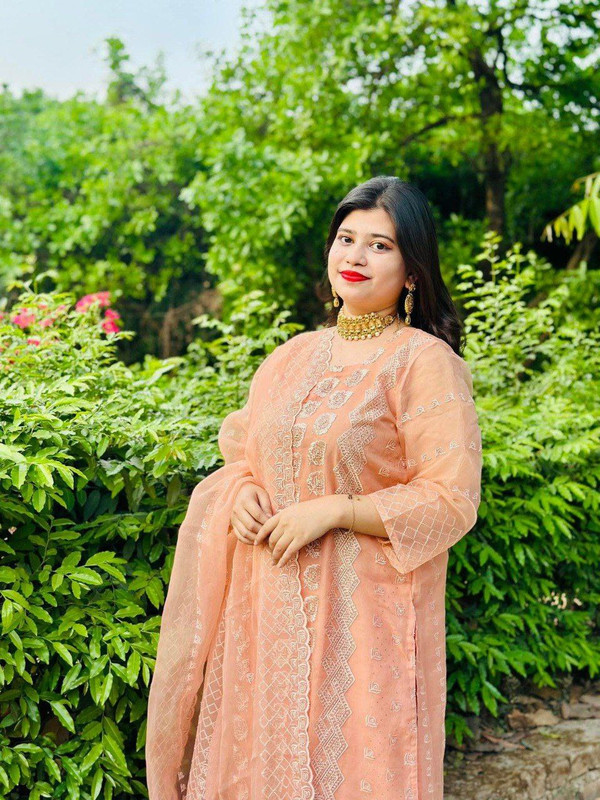 photo 6256049969400236976 y