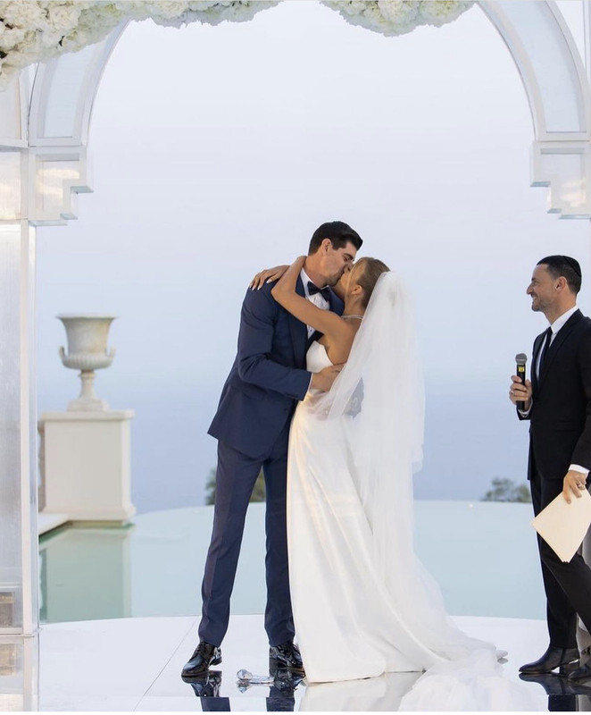 E5915EF2-6DCA-422C-A09D-78D308D475E7