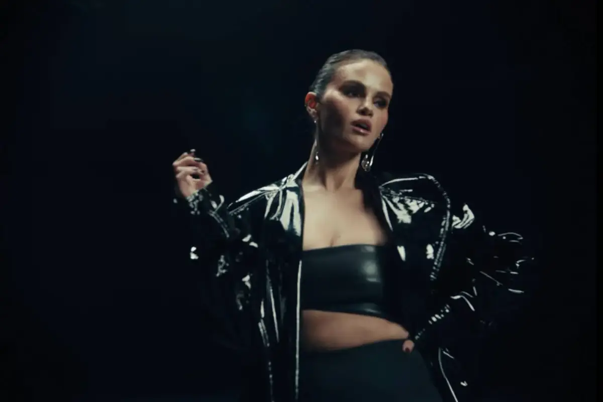 selena-gomez-in-the-dark-video