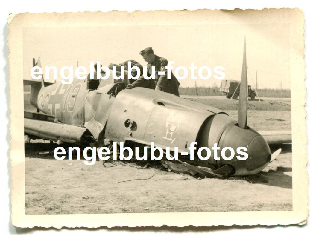 FOTO - FLUGZEUG - Me 109 mit Staffelwappen -Spatz- - JG 54 -GRÜNHERZ- - TOP RAR