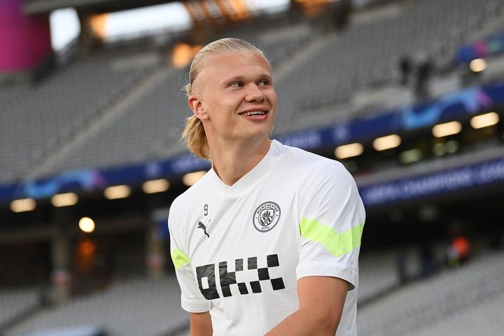 Erling Haaland, pemain sepak bola Manchester City yang baru-baru ini viral karena foto bareng Jisoo BLACKPINK.