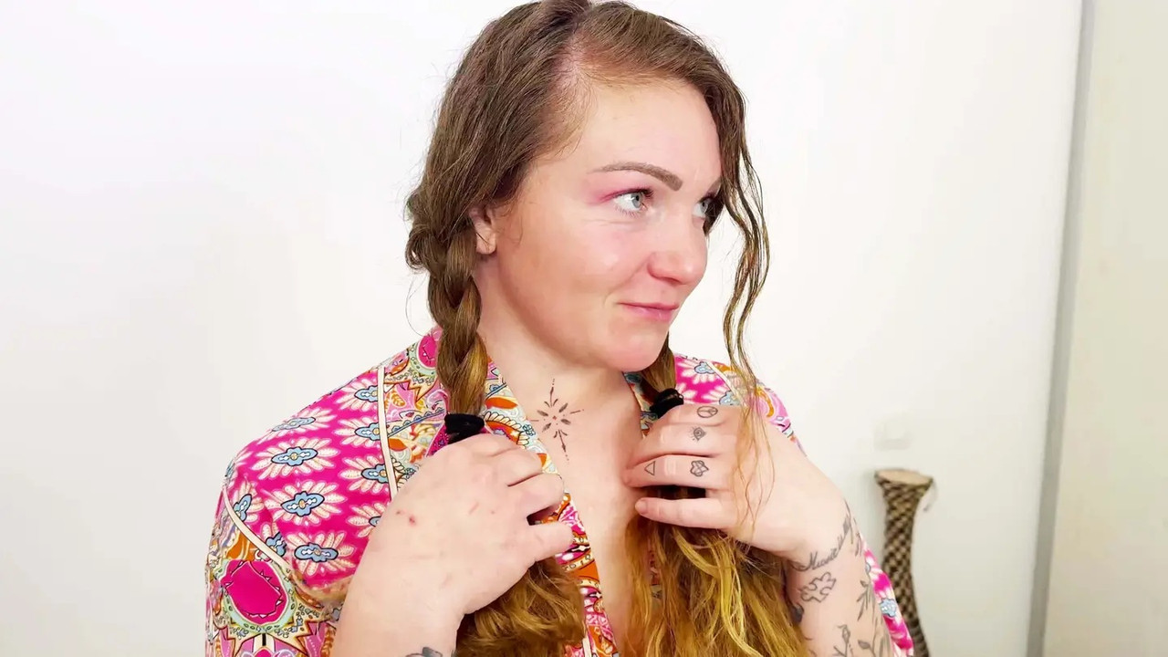 JacquieEtMichelTV 25 07 18 Anastasia discovers a massage thats naughtier than average!