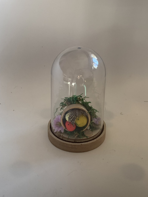 Easter eggs in copola de sticla