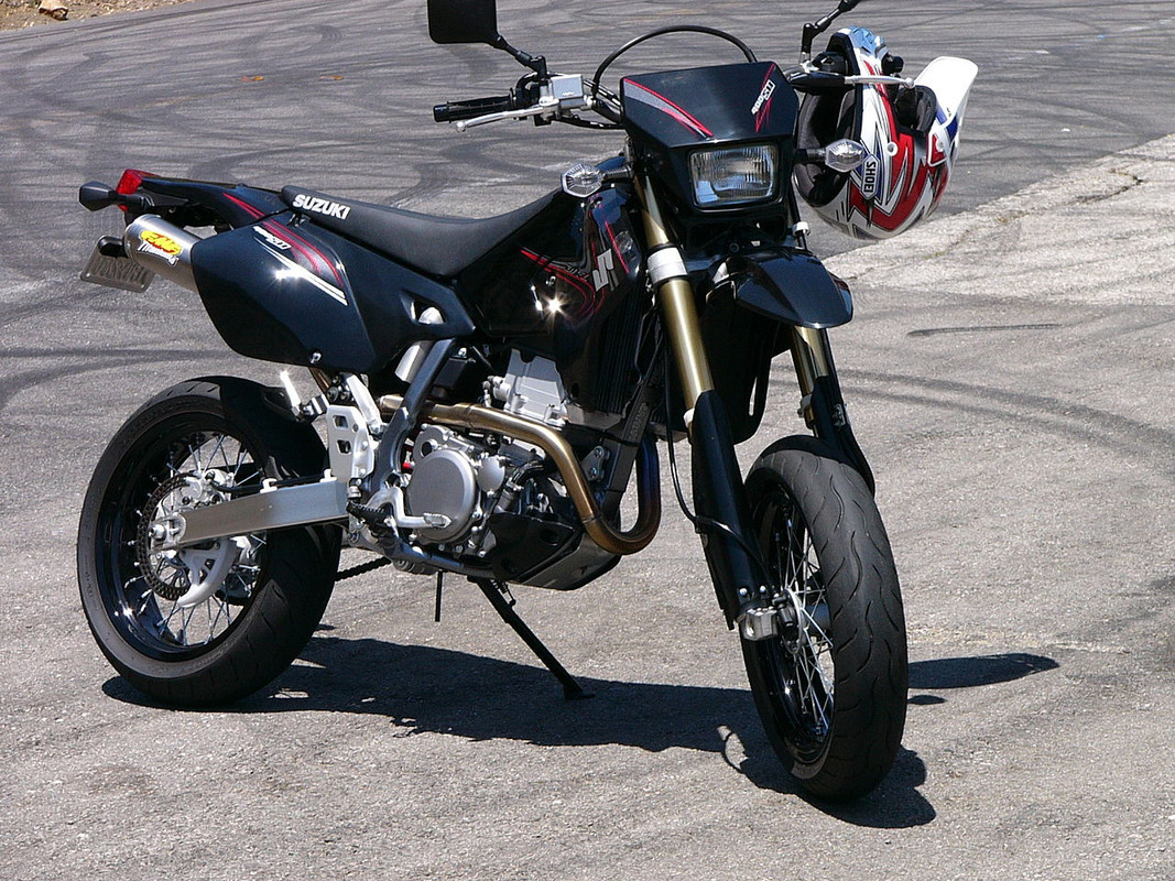 1280px-Suzuki_DRZ400SM_black
