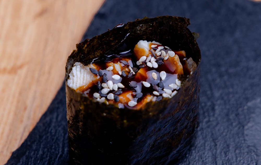 Гункан с угрем (55 г)