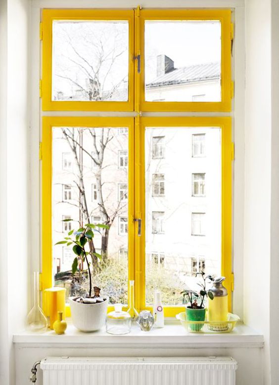 yellowwhitewindowsframe.jpg