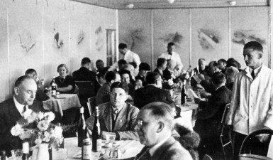 dinner-on-hindenburg.jpg