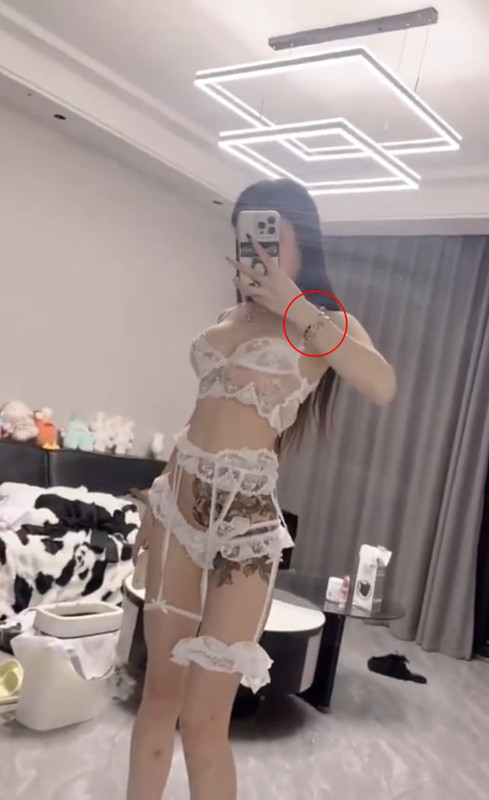 X2义务骑行媛 喵喵 不雅视频合集流出 本人还不承认 无奈相同纹身被实锤 (4)