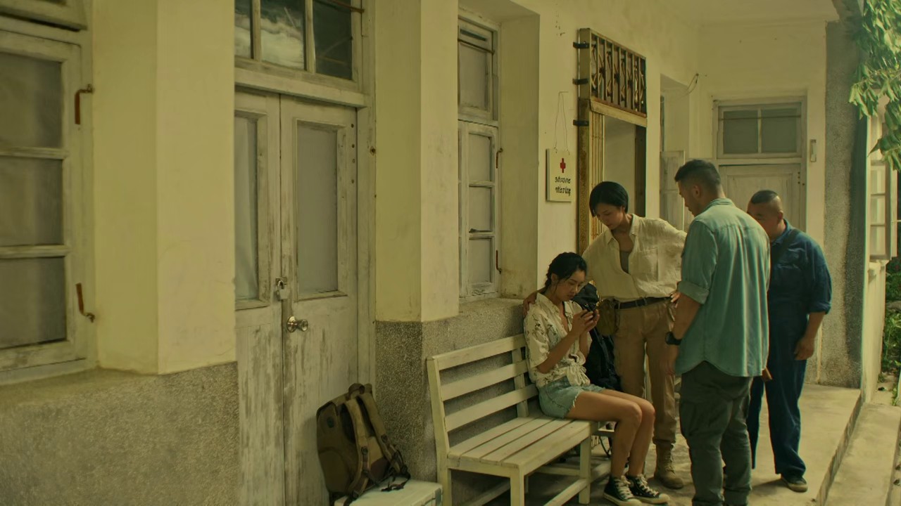 Screenshot of Kuang Bao Ju Xi - Crazy Lizard  [ORG Hindi] (2024) &bull; Hindi, Chinese Dual Audio on MovieLinkBD