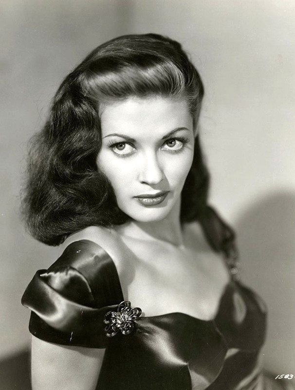 Yvonne_De_Carlo_c88
